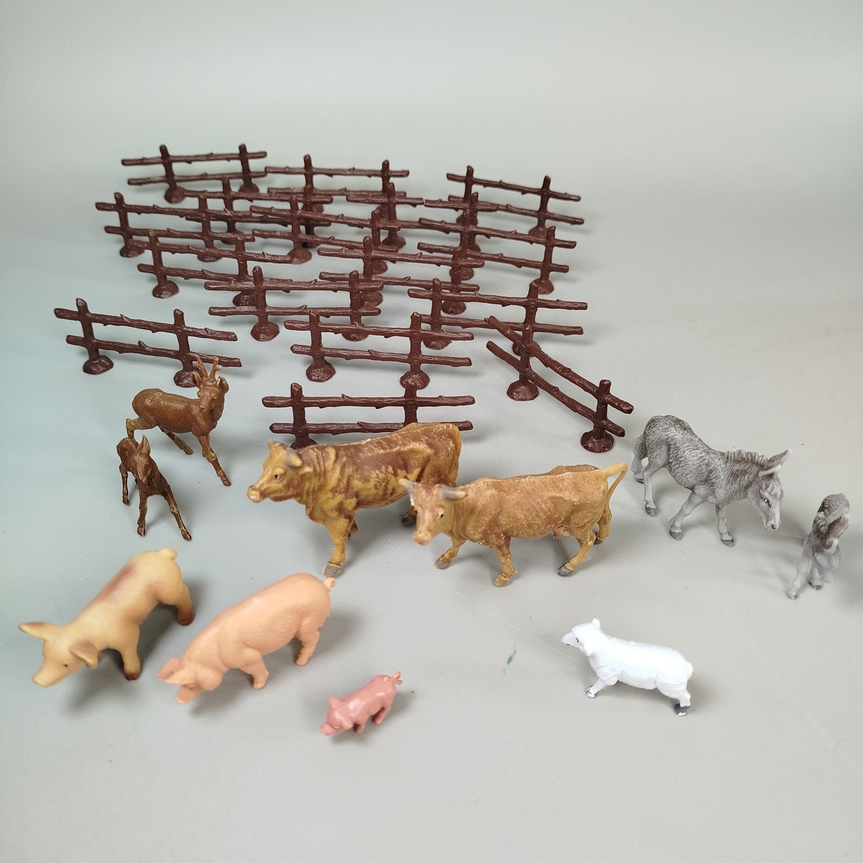 DDR Tierfiguren Set von 10 Bauernhoftieren mit Zaunelementen